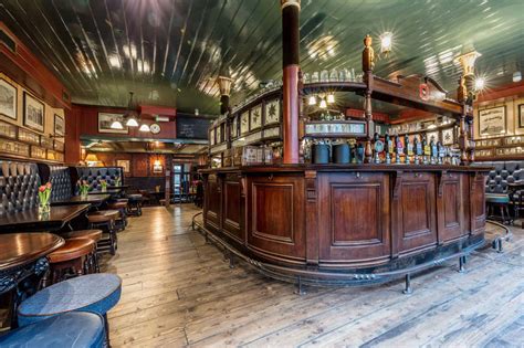 London pub - The original pub dates to the 17th Century, not long after the Great Fire of London. We were rebuilt in the 1930s, and our 'new' interior reflects the style of that period. The Williamsons Tavern is the age-old haunt of locals, city-workers and tourists lucky enough to …